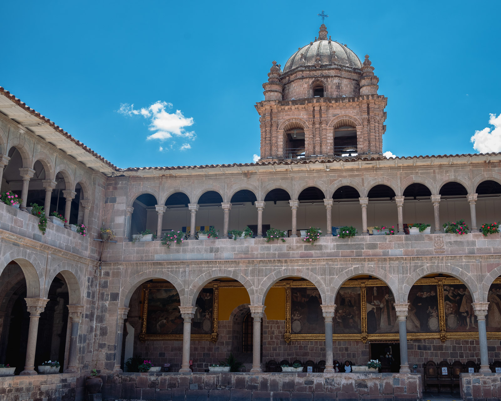 Arched courtyard with tower in the center of Qorikancha